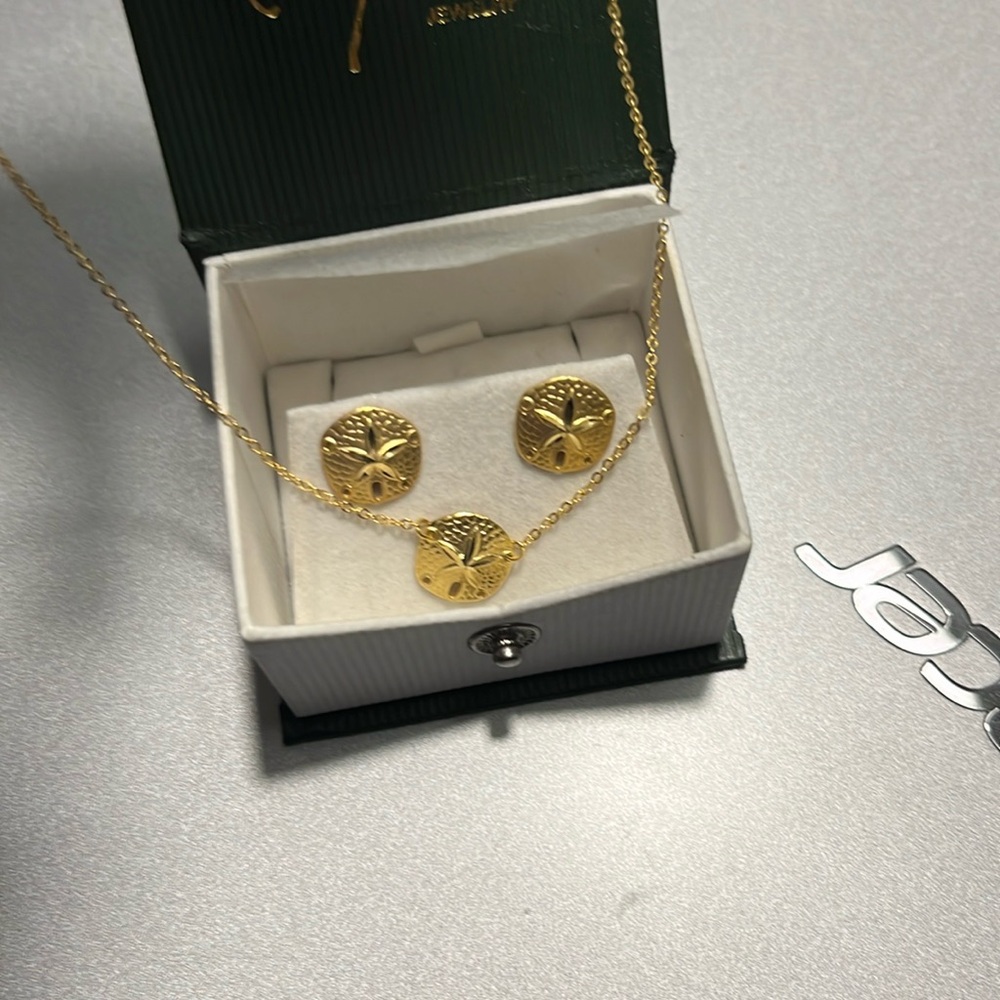 14k gold sand dollar earrings and necklace set. Necklace is 18 inches